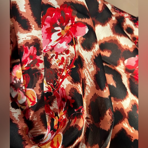 NEW! I.N.C. International Concepts Women's Printed Leopard Floral Square Scarf - Picture 4 of 9